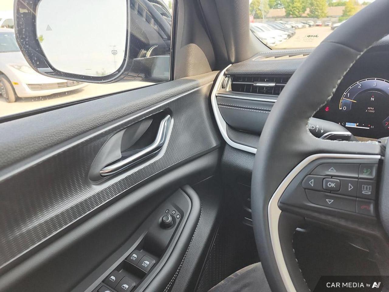 2025 Jeep Grand Cherokee L Laredo 4dr 4x4 Photo