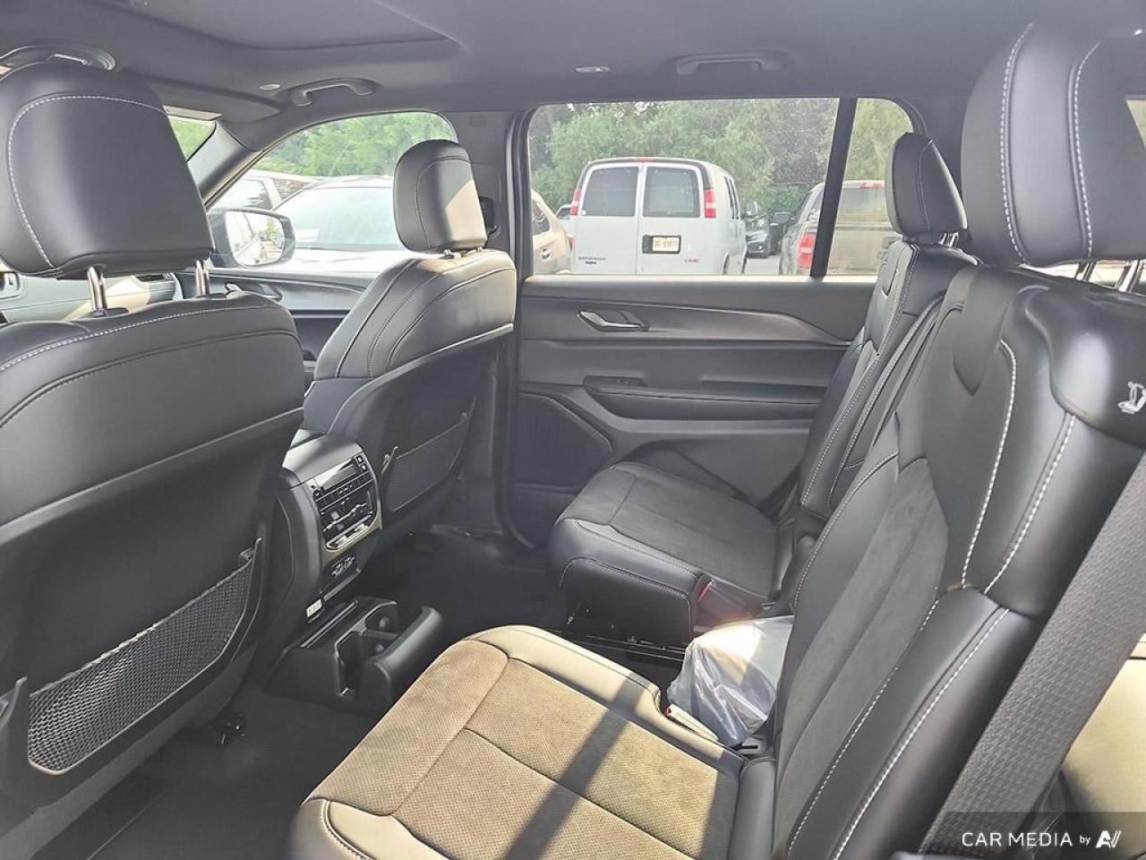 2025 Jeep Grand Cherokee L Laredo 4dr 4x4 Photo