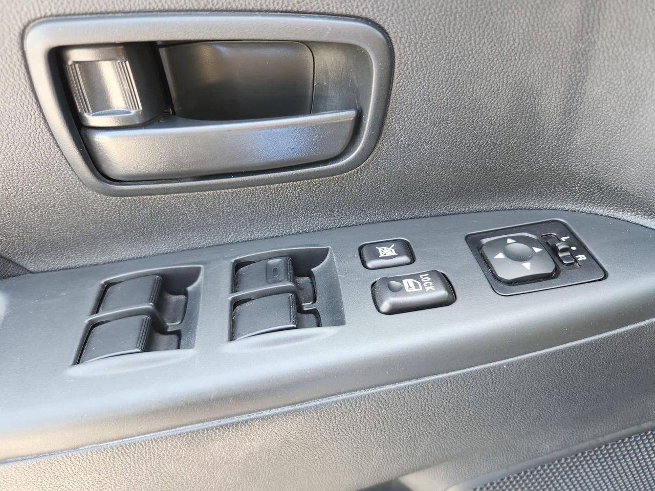 2023 Mitsubishi RVR ES 4dr AWC Photo2