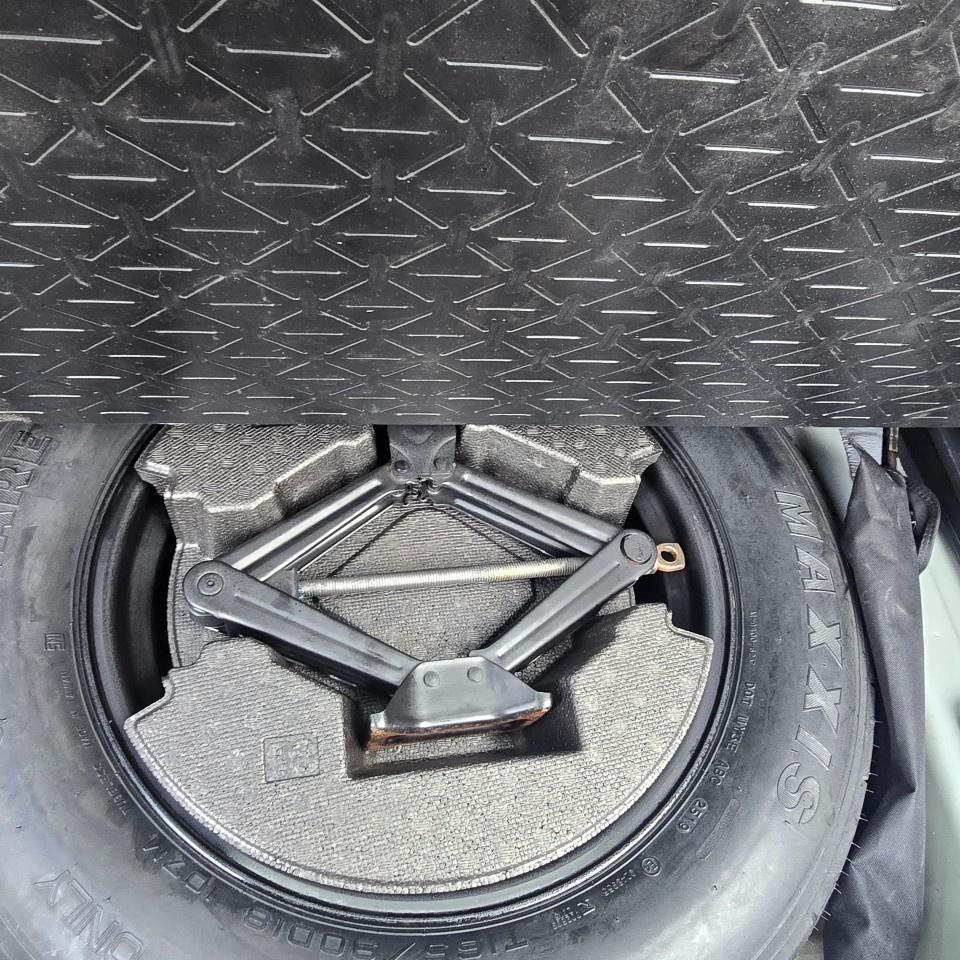 2020 Toyota RAV4 XLE AWD Photo