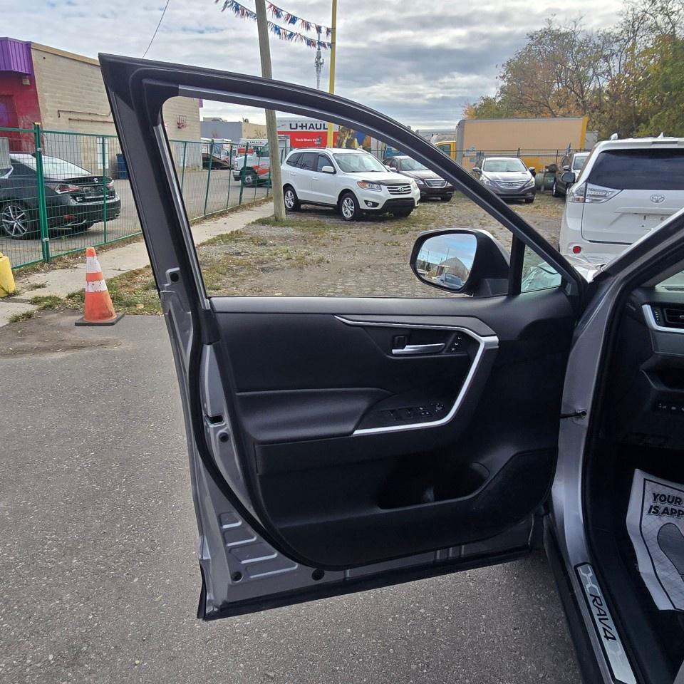 2020 Toyota RAV4 XLE AWD Photo