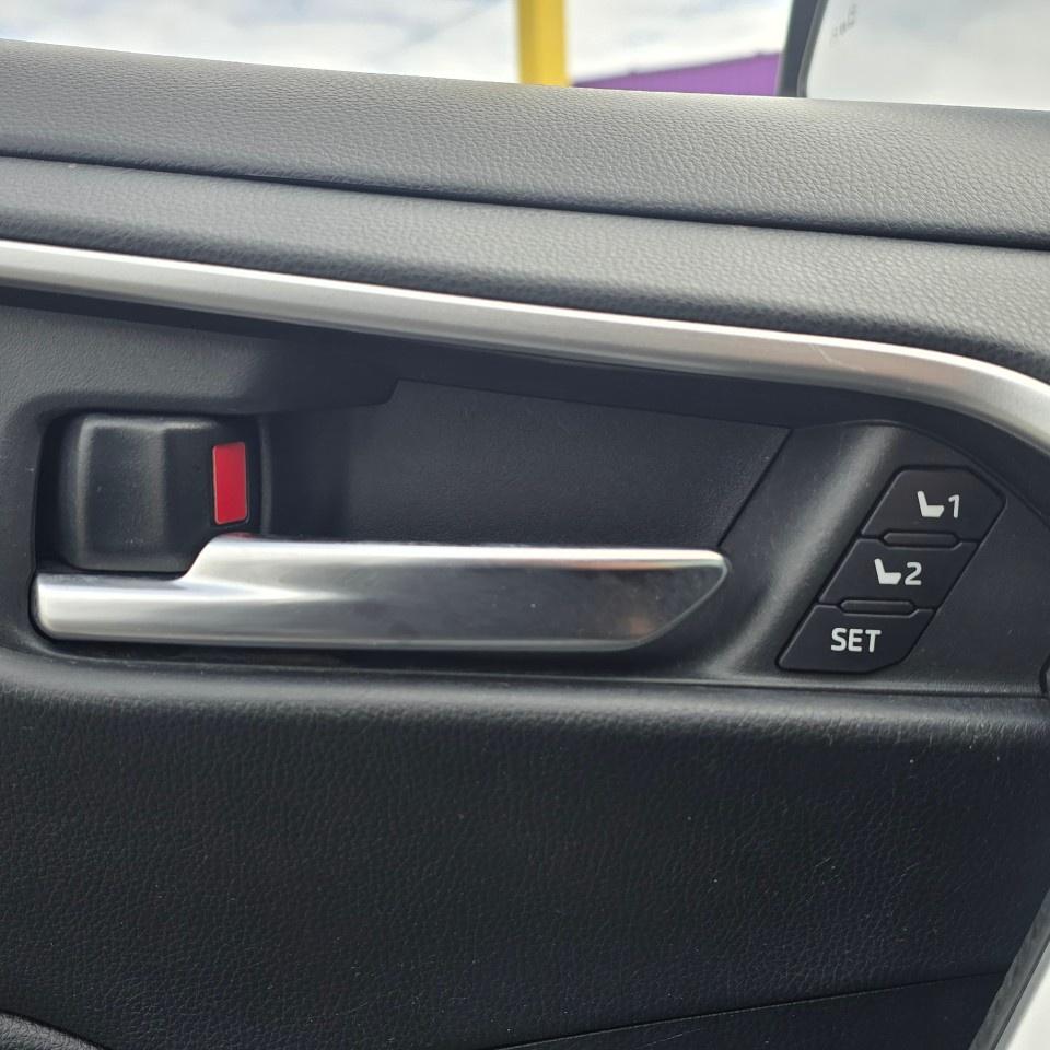 2020 Toyota RAV4 XLE AWD Photo