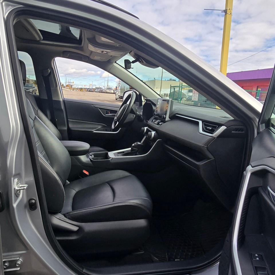 2020 Toyota RAV4 XLE AWD Photo