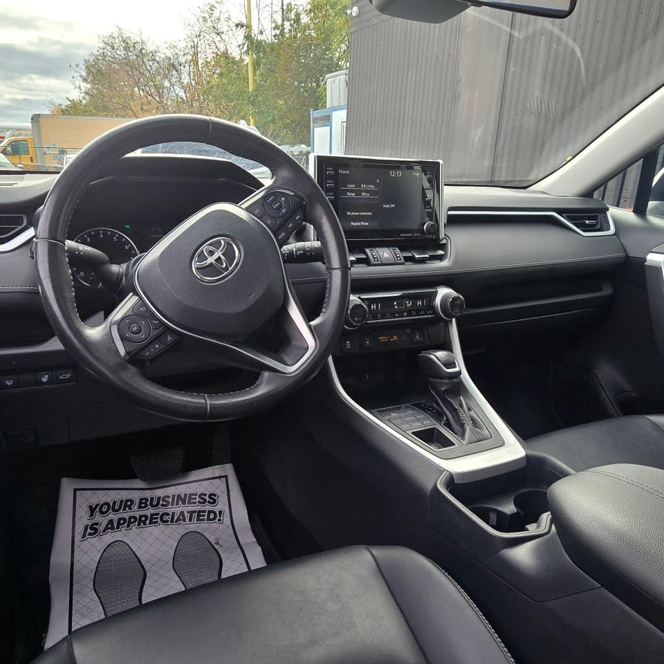 2020 Toyota RAV4 XLE AWD Photo