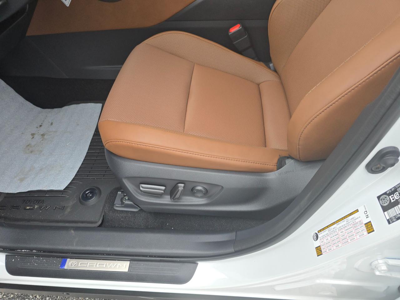 2025 Toyota Crown Signia Limited 4dr All-Wheel Drive Photo