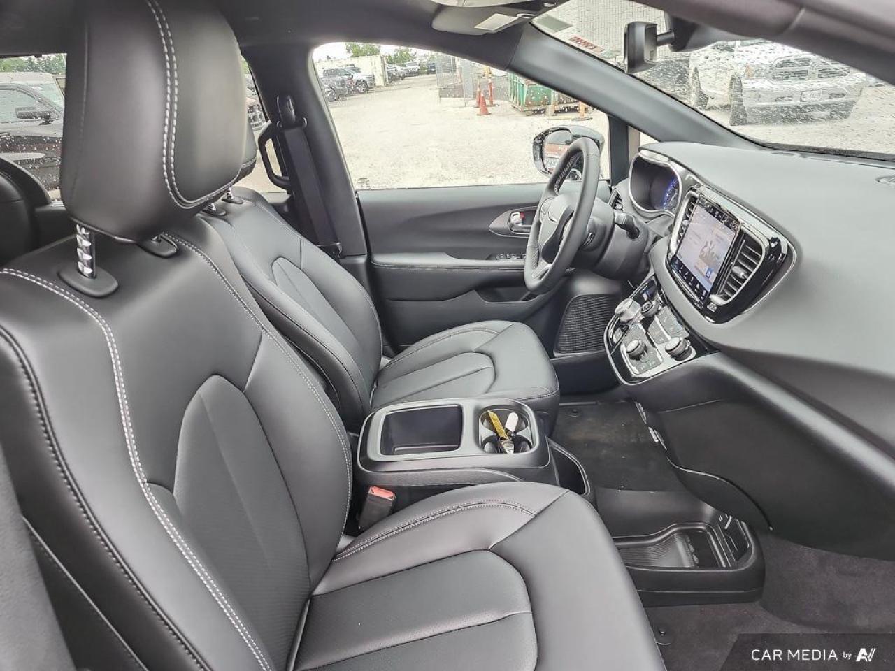 2025 Chrysler Grand Caravan SXT Front-Wheel Drive Passenger Van Photo