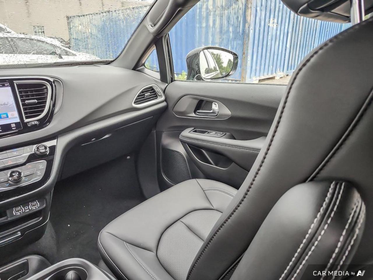 2025 Chrysler Grand Caravan SXT Front-Wheel Drive Passenger Van Photo