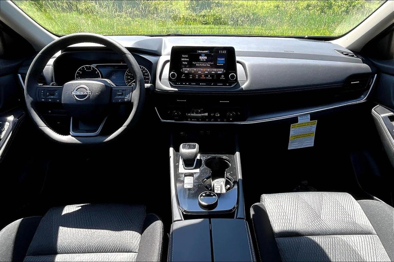 2025 Nissan Rogue SV Moonroof 4dr All-Wheel Drive Sport Utility Photo4