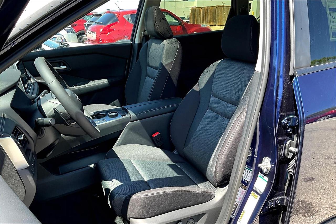 2025 Nissan Rogue SV Moonroof 4dr All-Wheel Drive Sport Utility Photo