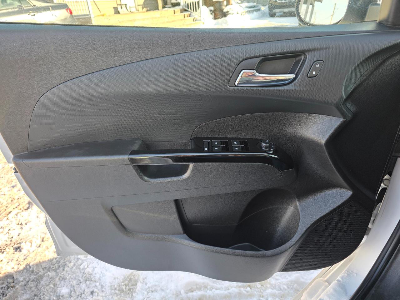 2017 Chevrolet Sonic LT Auto 4dr Hatchback Photo