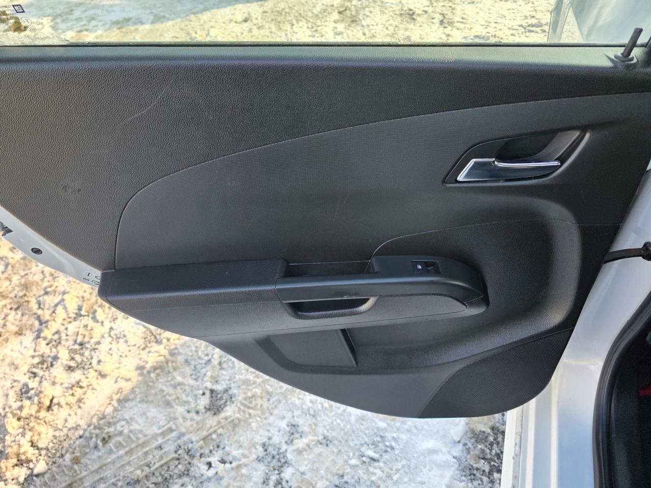 2017 Chevrolet Sonic LT Auto 4dr Hatchback Photo