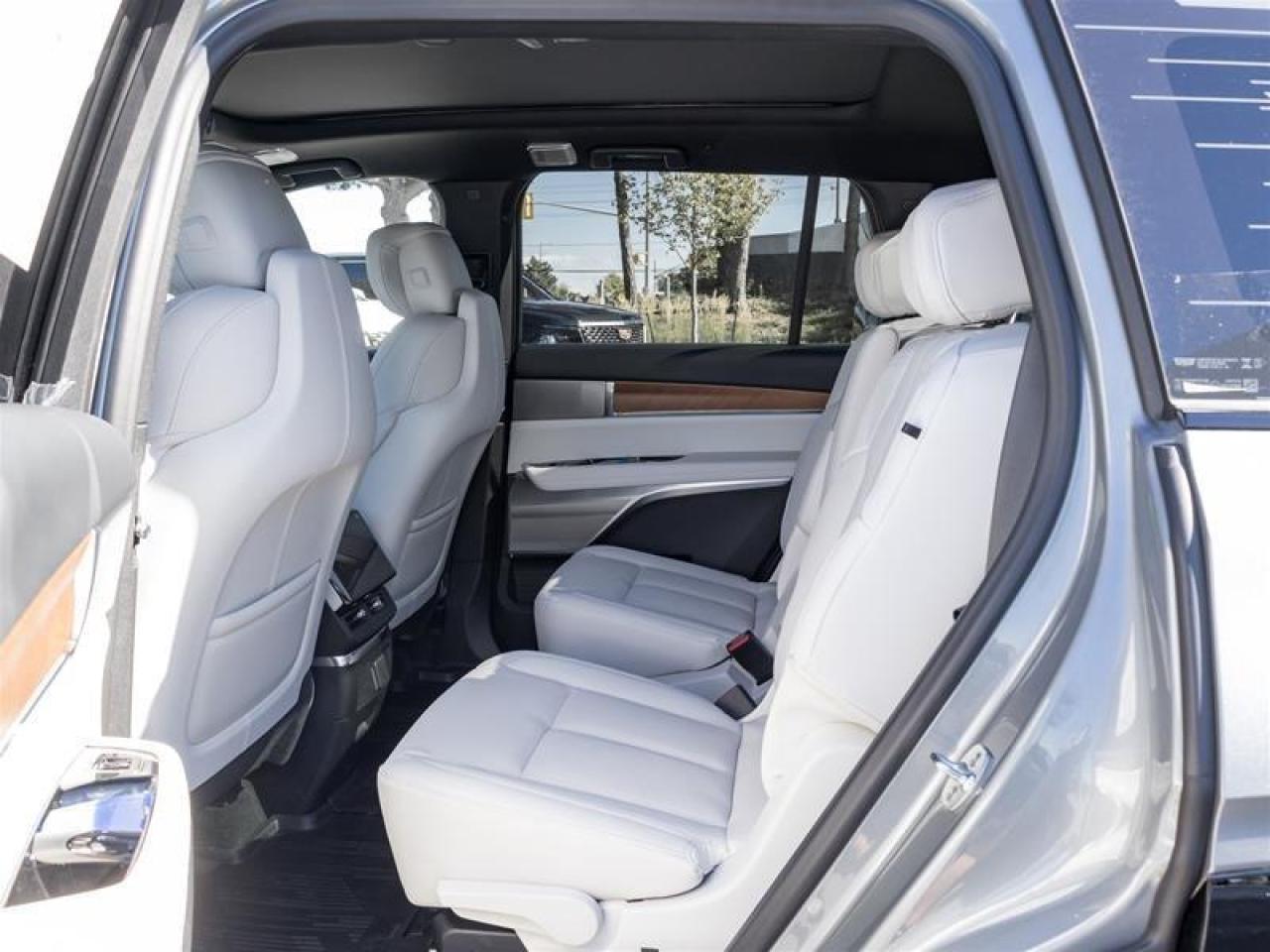 2026 Cadillac VISTIQ Luxury 4dr All-Wheel Drive Photo