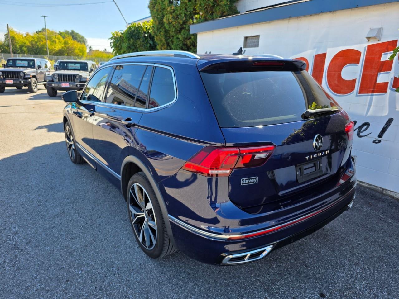 2022 Volkswagen Tiguan Highline R-LINE 4dr All-wheel Drive 4MOTION Photo