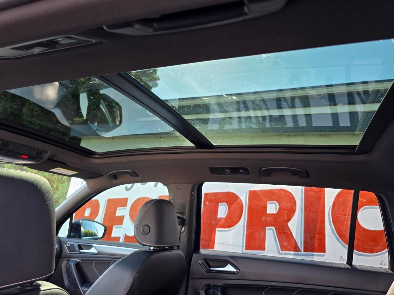 2022 Volkswagen Tiguan Highline R-LINE 4dr All-wheel Drive 4MOTION Photo