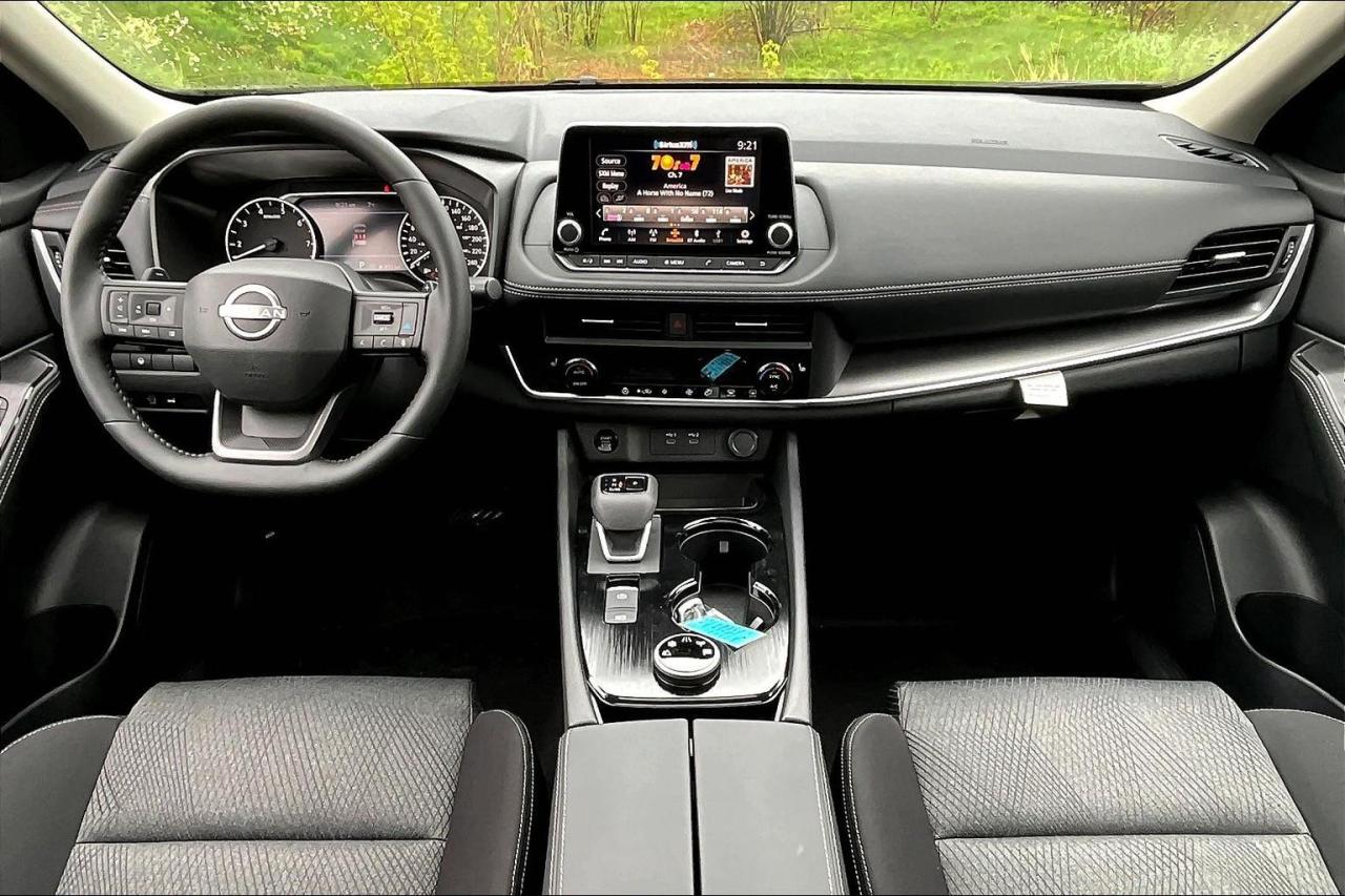 2025 Nissan Rogue SV Moonroof 4dr All-Wheel Drive Sport Utility Photo4