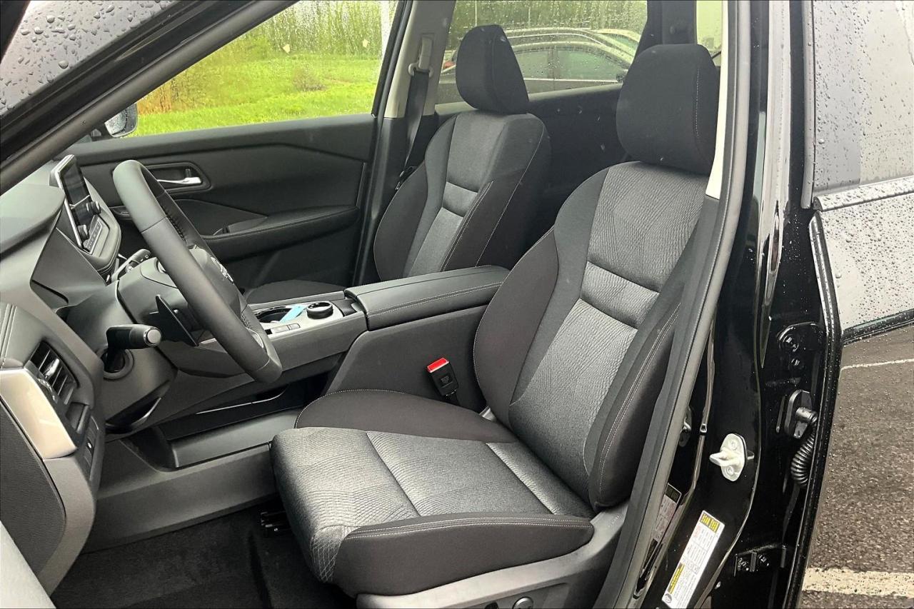 2025 Nissan Rogue SV Moonroof 4dr All-Wheel Drive Sport Utility Photo