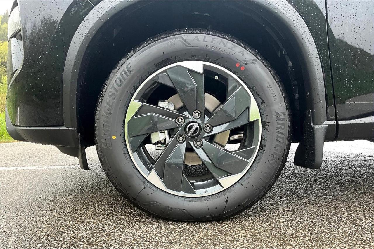 2025 Nissan Rogue SV Moonroof 4dr All-Wheel Drive Sport Utility Photo