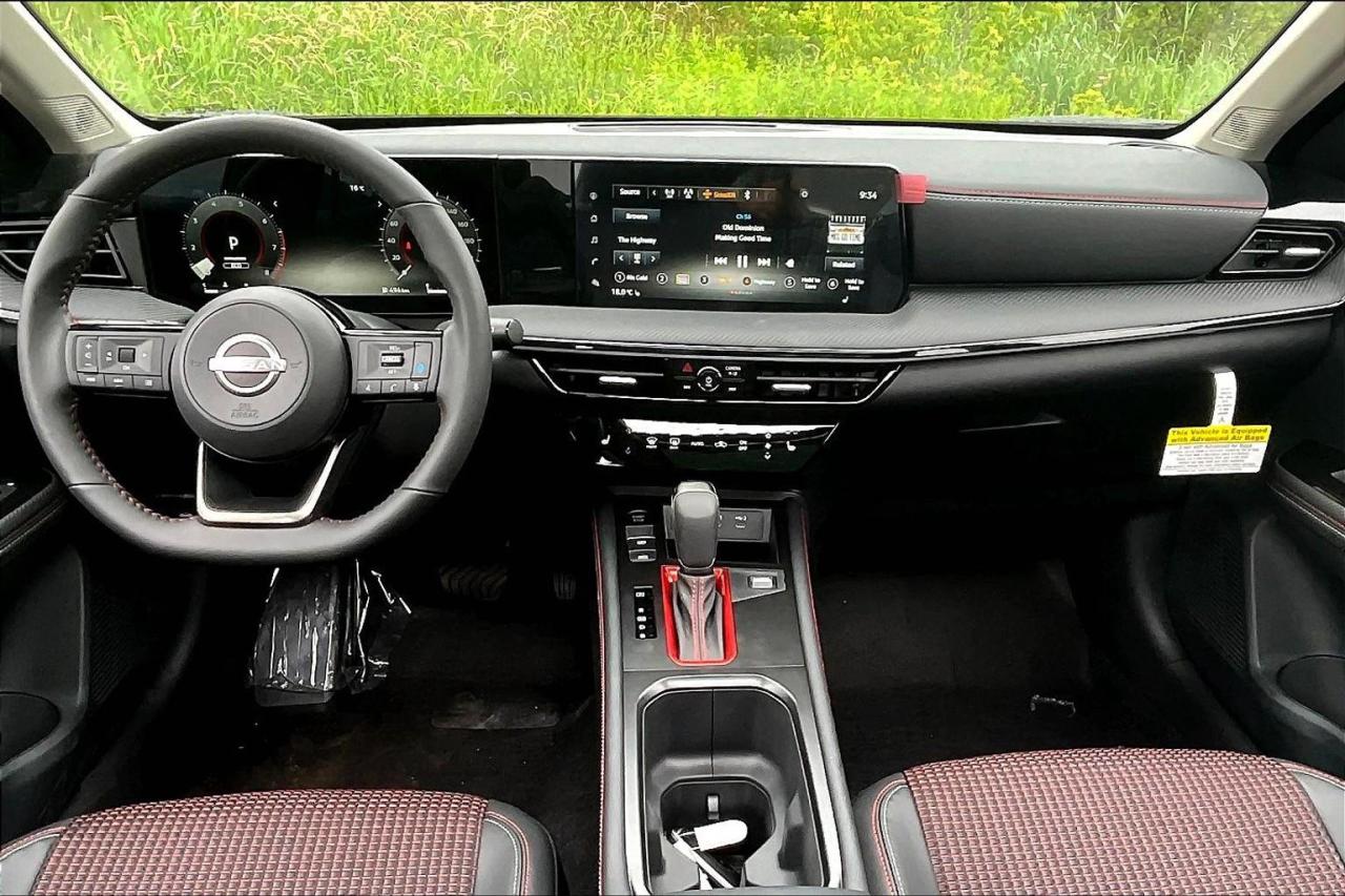 2025 Nissan Kicks SR 4dr All-Wheel Drive Photo4