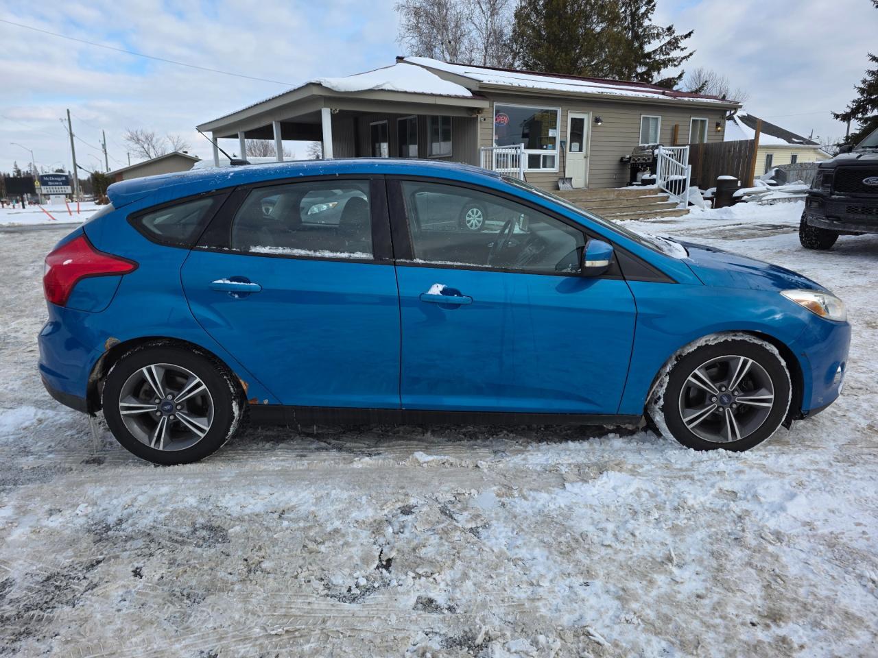 2014 Ford Focus SE 4dr Hatchback Photo4