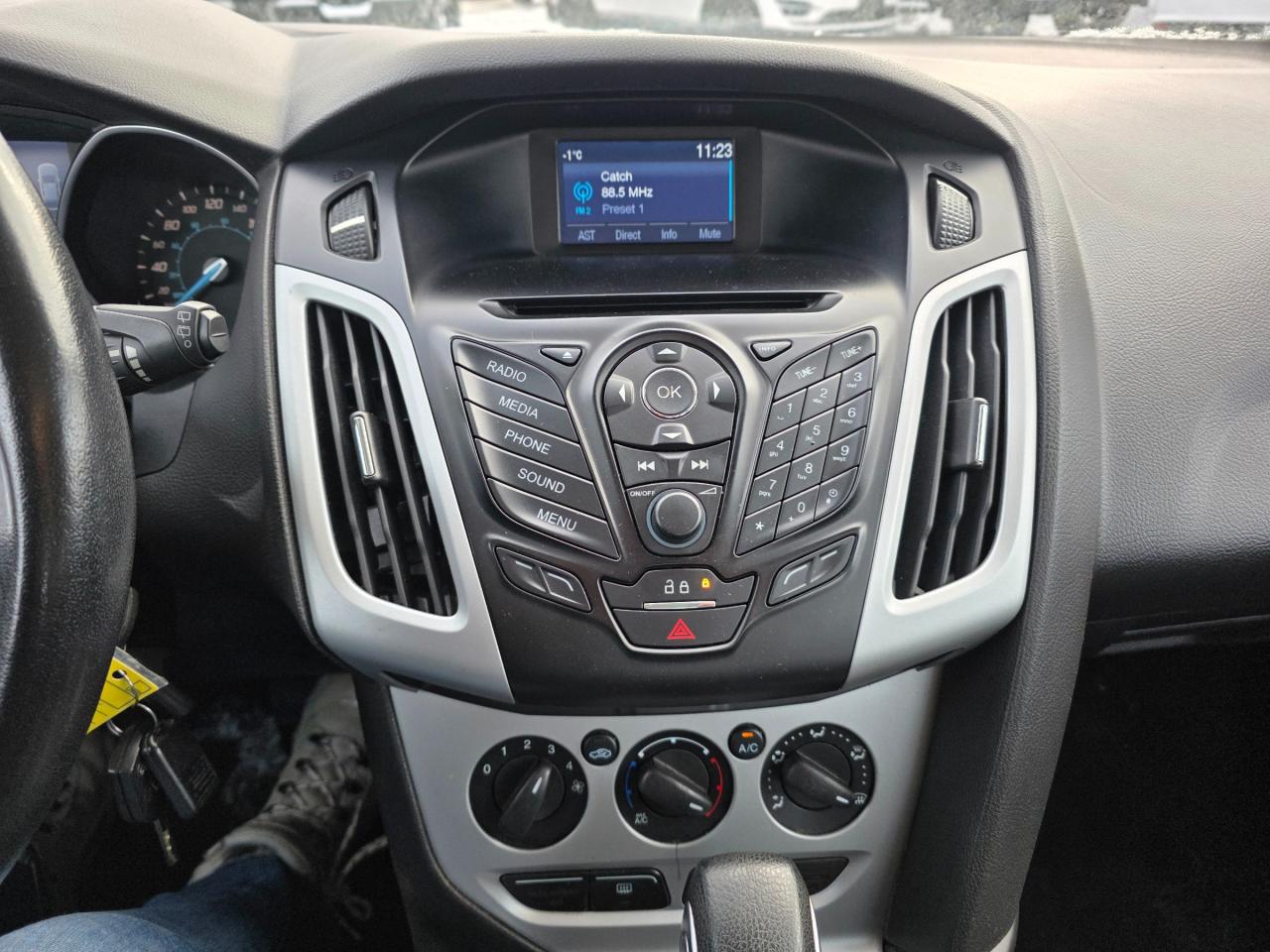 2014 Ford Focus SE 4dr Hatchback Photo