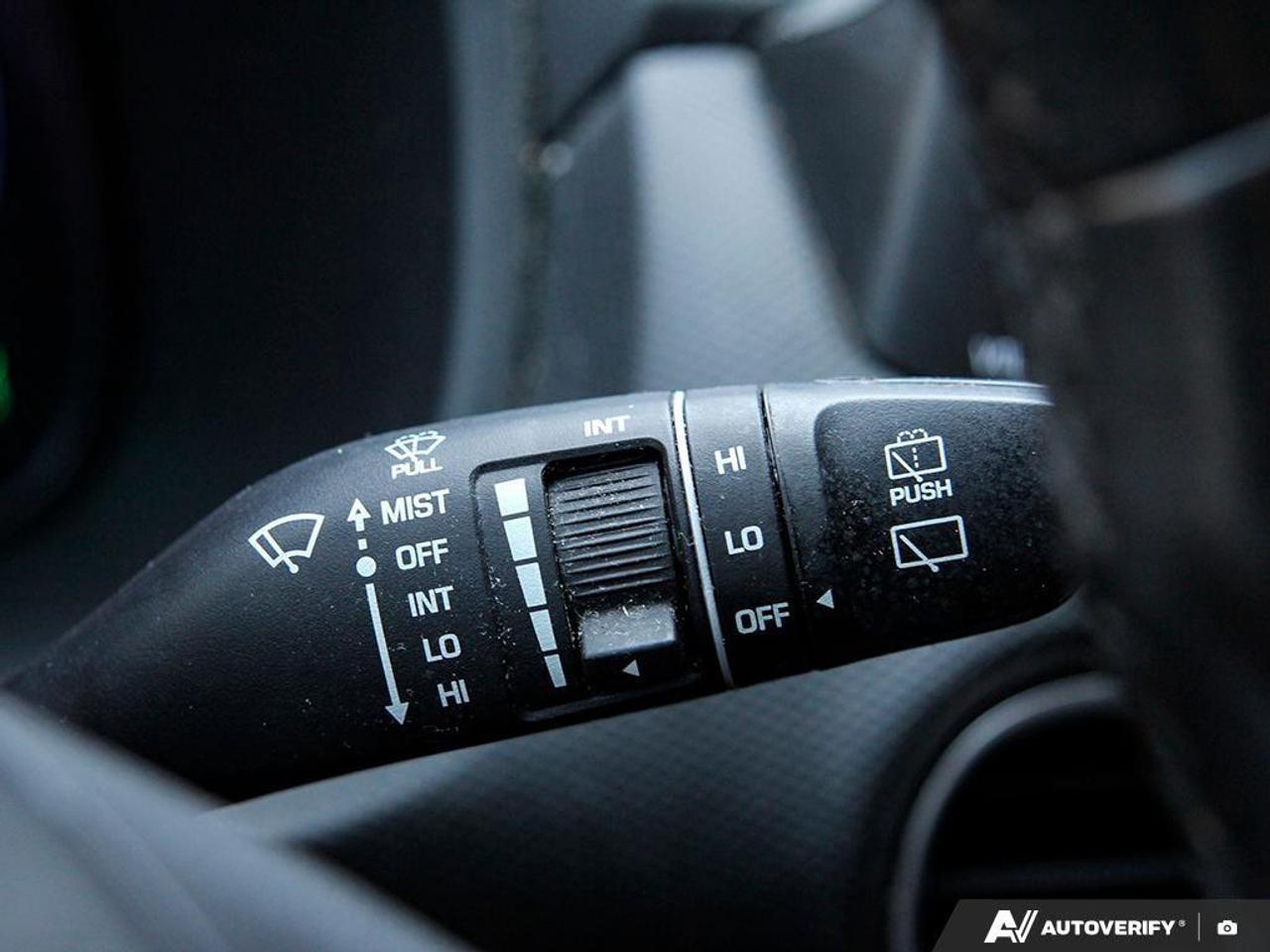 2020 Hyundai KONA 1.6T Trend w/Two-Tone Roof 4dr All-Wheel Drive Photo