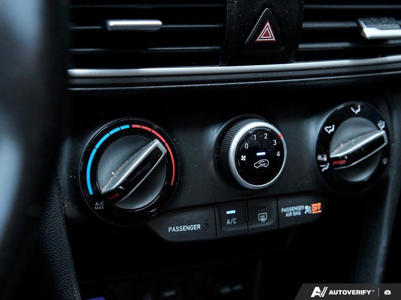 2020 Hyundai KONA 1.6T Trend w/Two-Tone Roof 4dr All-Wheel Drive Photo