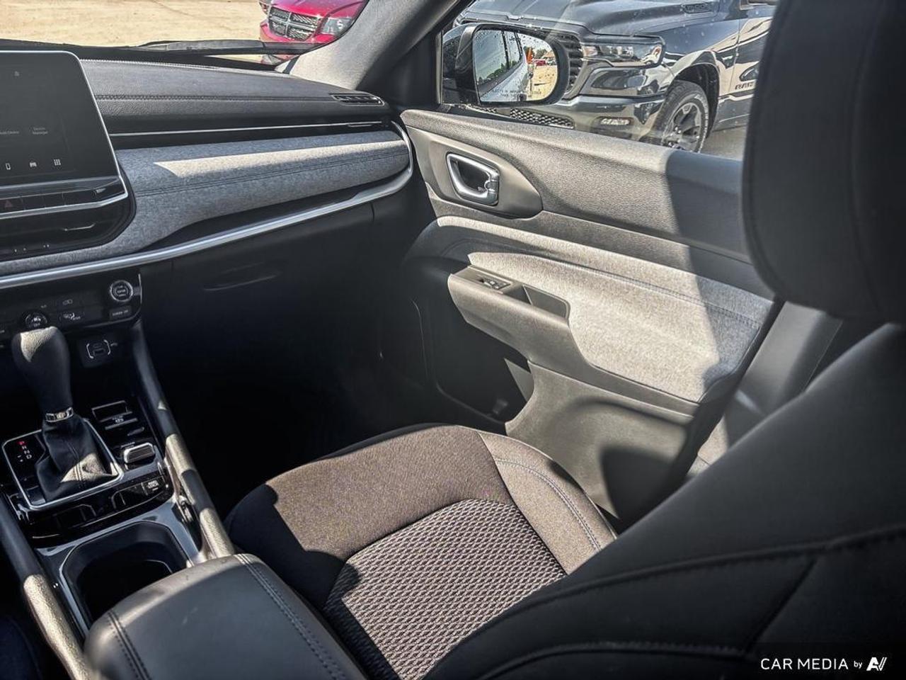 2025 Jeep Compass Sport 4dr 4x4 Photo