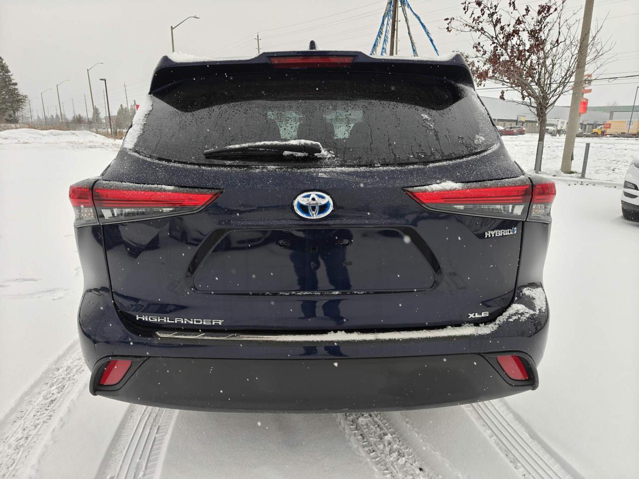 2022 Toyota Highlander Hybrid XLE 4dr All-Wheel Drive Photo