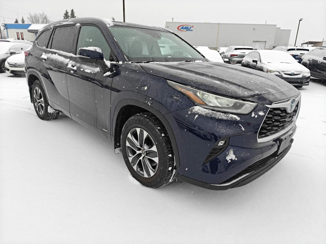2022 Toyota Highlander Hybrid XLE 4dr All-Wheel Drive Photo