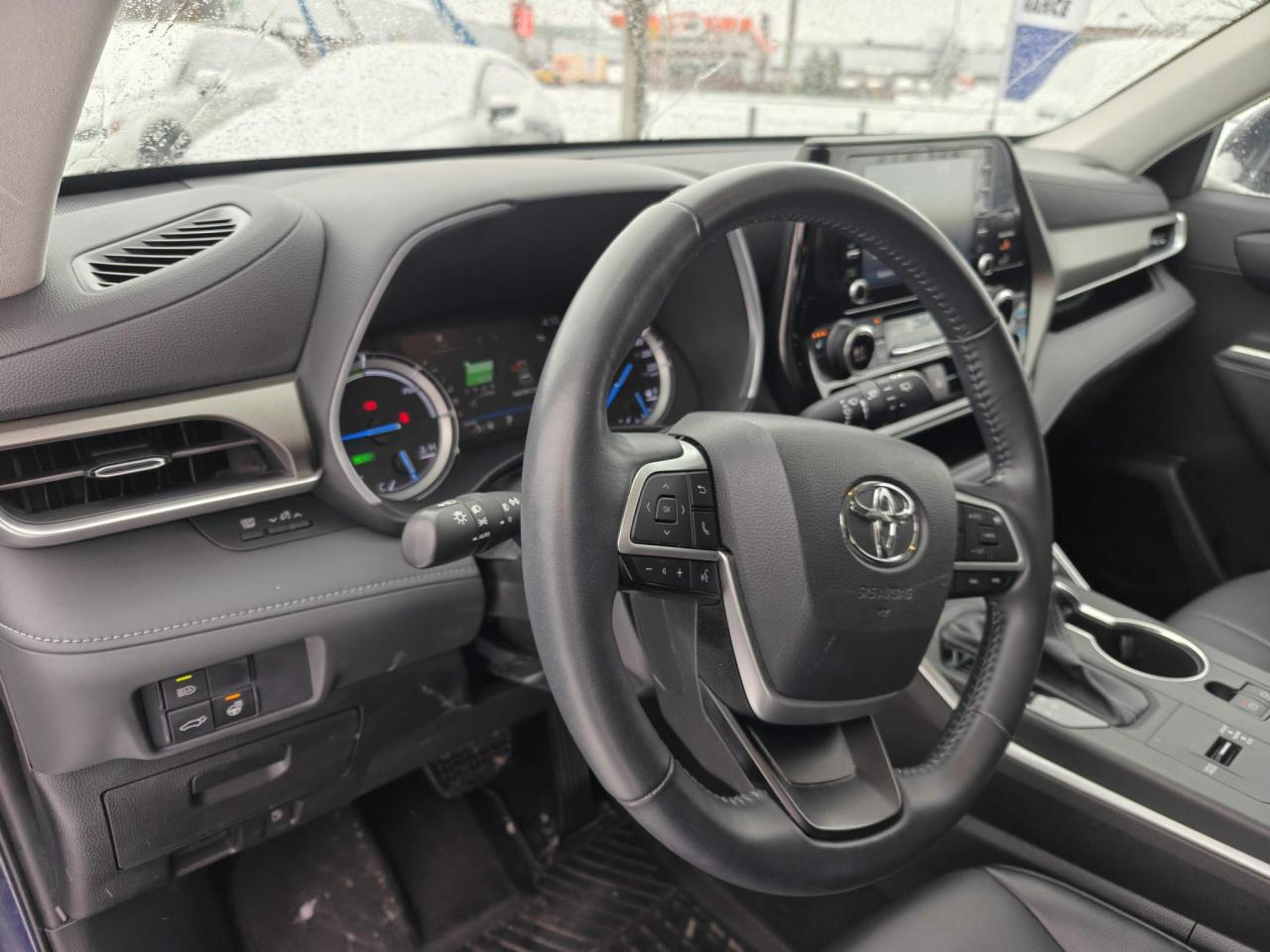 2022 Toyota Highlander Hybrid XLE 4dr All-Wheel Drive Photo