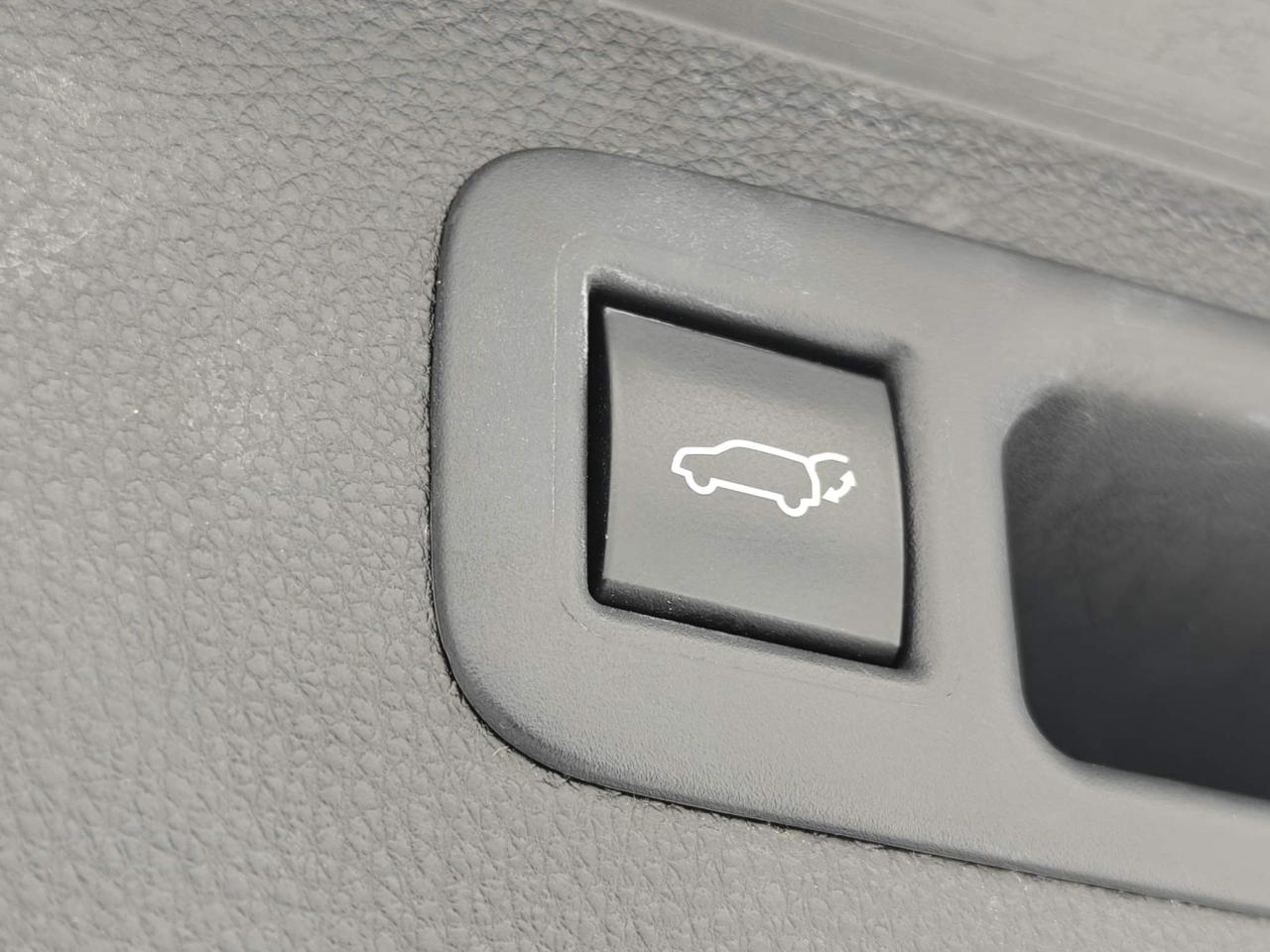 2022 Toyota Highlander Hybrid XLE 4dr All-Wheel Drive Photo