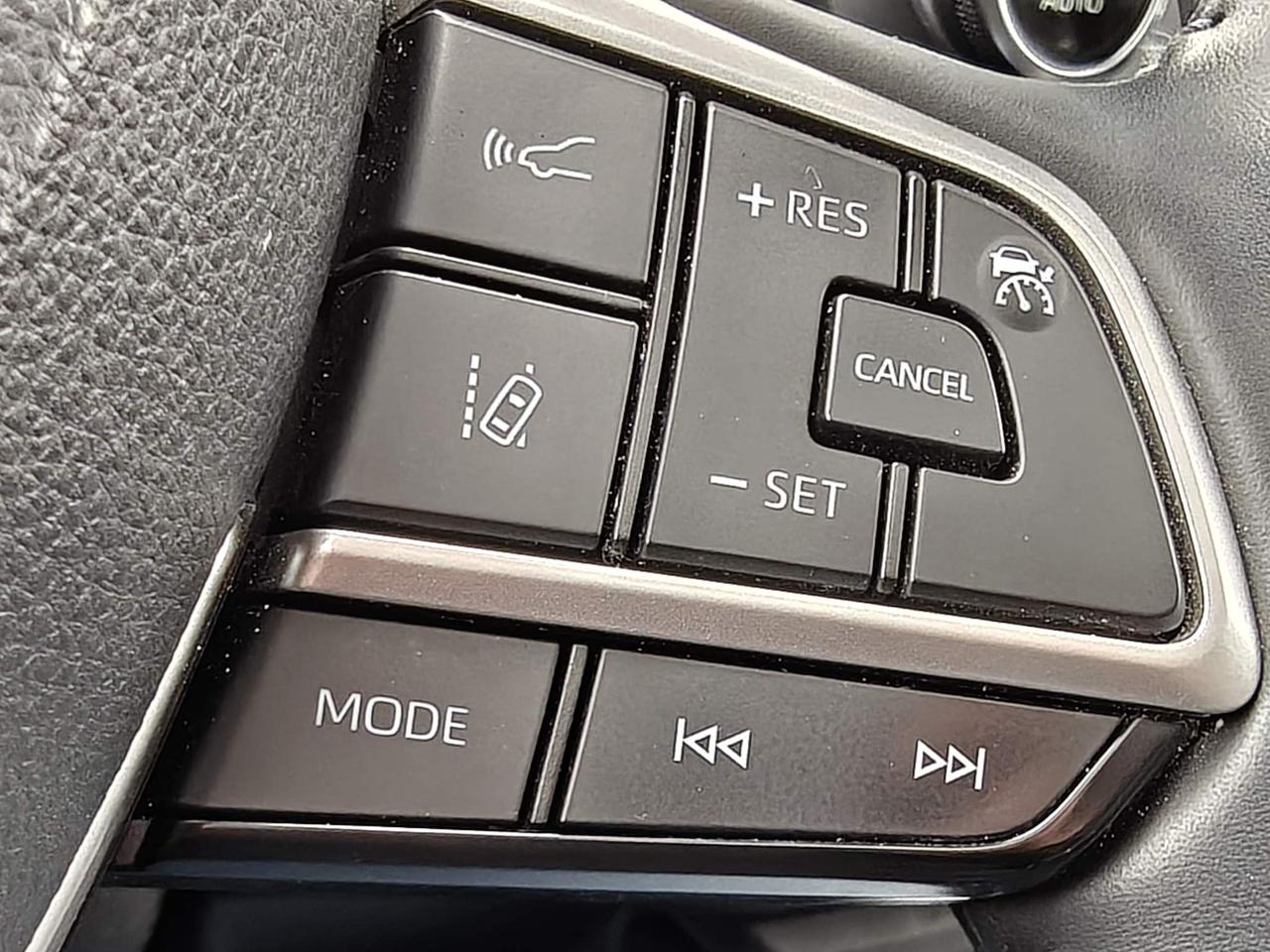 2022 Toyota Highlander Hybrid XLE 4dr All-Wheel Drive Photo