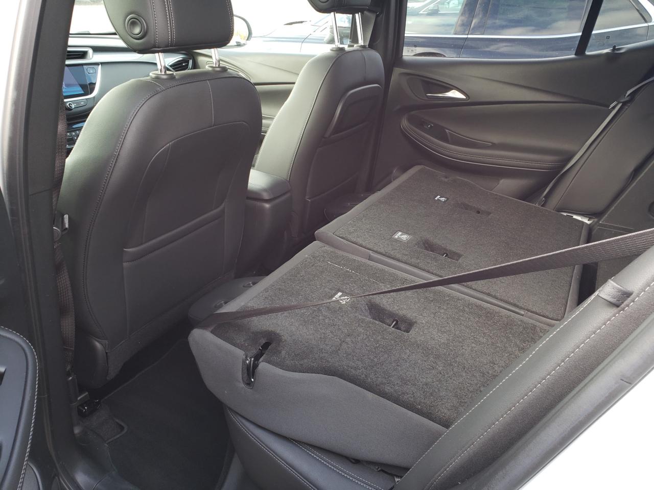 2022 Buick Encore GX Select All-Wheel Drive Photo4