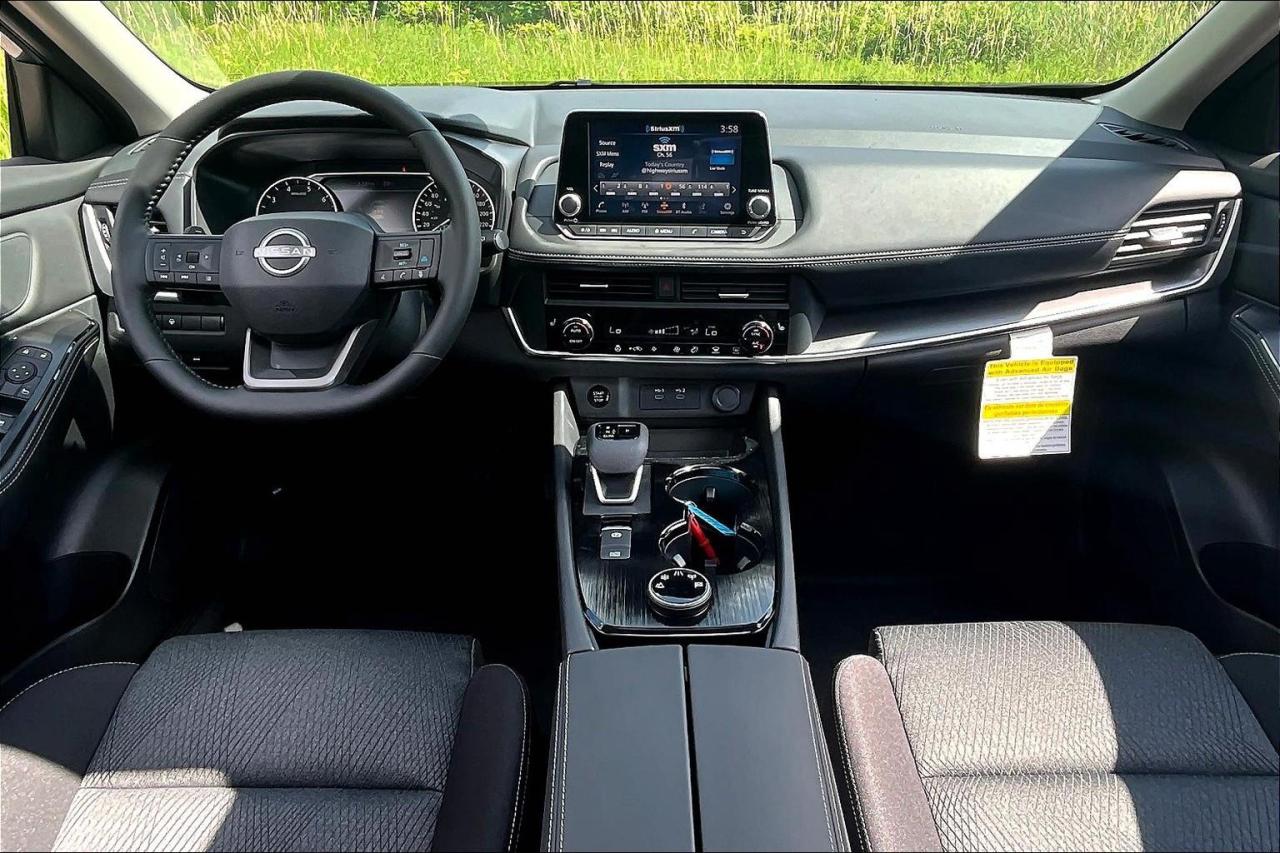 2025 Nissan Rogue SV Moonroof 4dr All-Wheel Drive Sport Utility Photo4