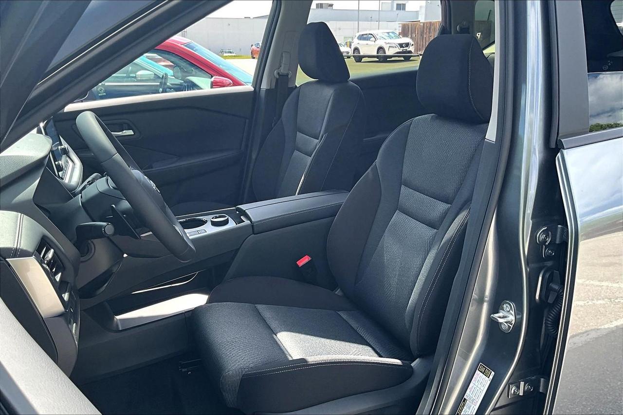 2025 Nissan Rogue SV Moonroof 4dr All-Wheel Drive Sport Utility Photo