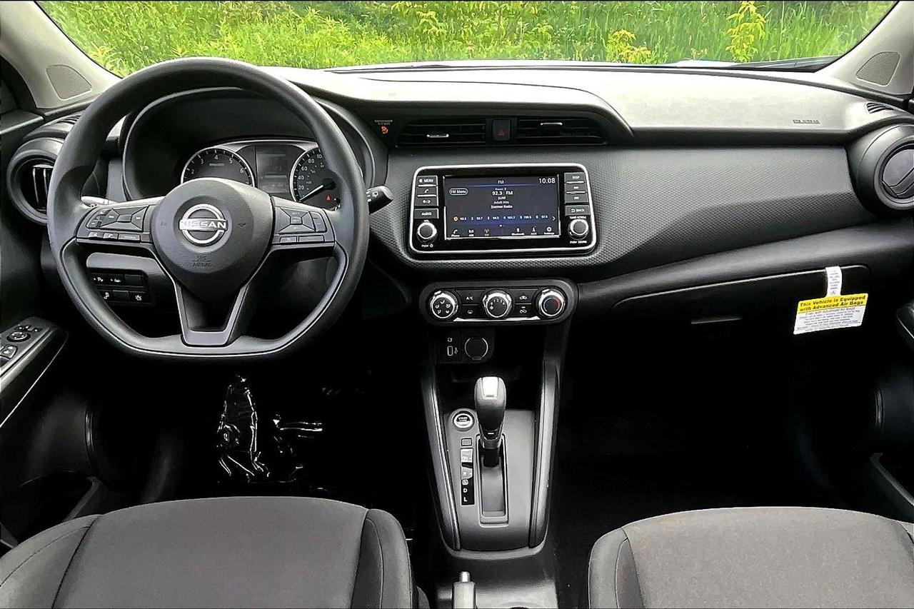 2025 Nissan Kicks Play S 4dr Front-Wheel Drive Photo4