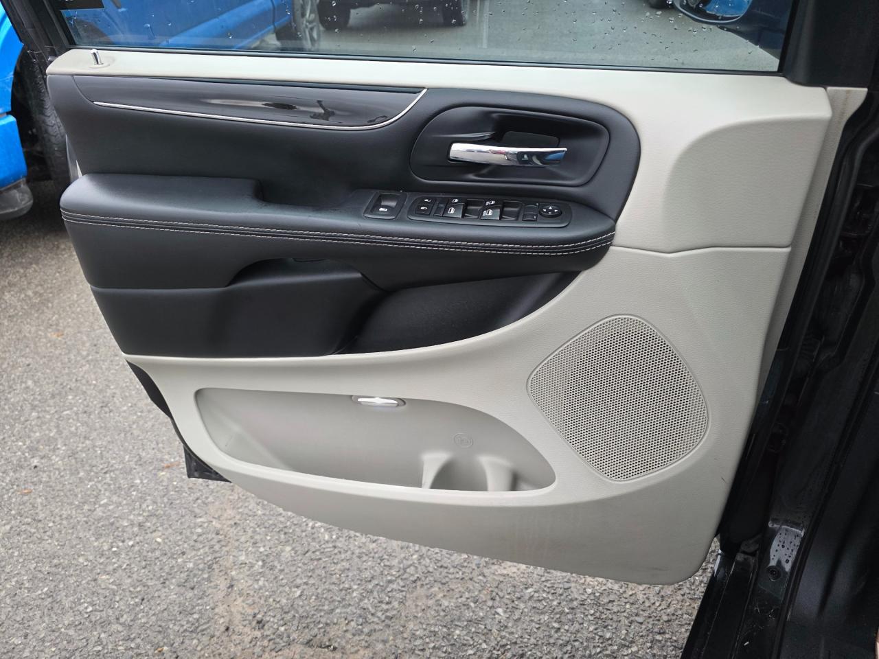 2016 Dodge Grand Caravan SE/SXT Passenger Van Photo