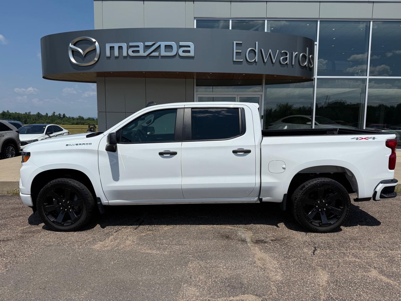 Used 2022 Chevrolet Silverado 1500 Custom 4x4 Crew Cab 5.75 ft. box 147.4 in. WB for sale in Pembroke, ON