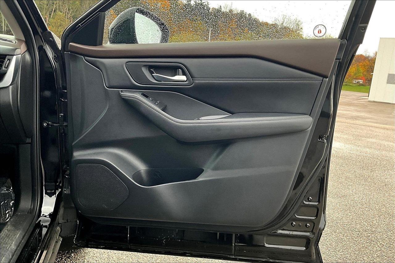 2023 Nissan Rogue SV Midnight Edition 4dr All-Wheel Drive Sport Utility Photo
