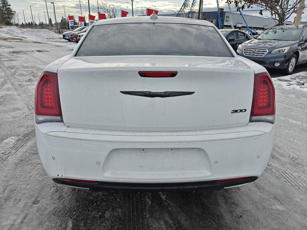 2022 Chrysler 300 Touring L 4dr Rear-Wheel Drive Sedan Photo3