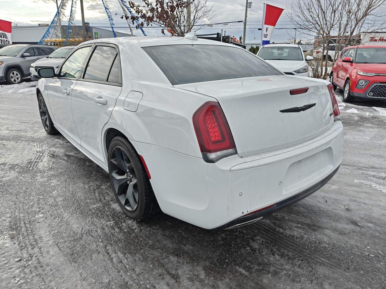 2022 Chrysler 300 Touring L 4dr Rear-Wheel Drive Sedan Photo