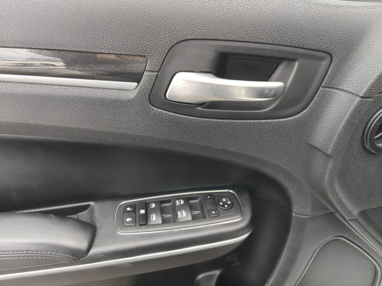 2022 Chrysler 300 Touring L 4dr Rear-Wheel Drive Sedan Photo