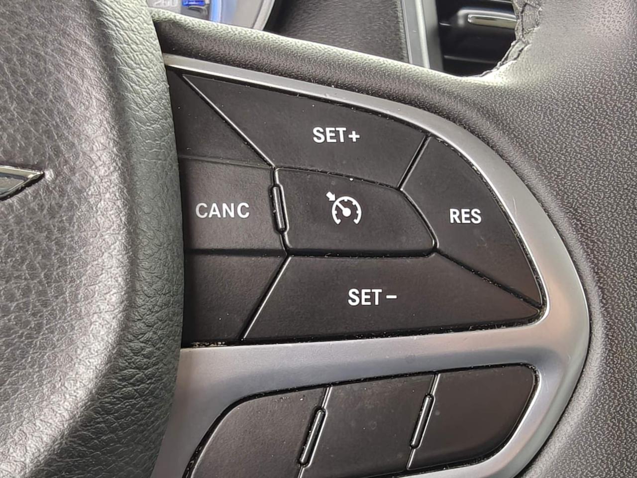 2022 Chrysler 300 Touring L 4dr Rear-Wheel Drive Sedan Photo