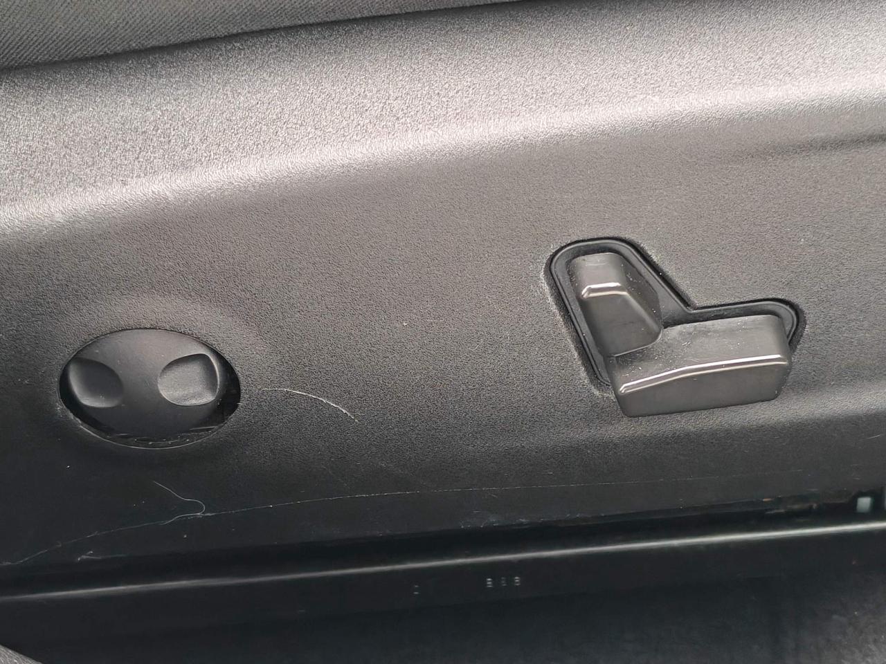 2022 Chrysler 300 Touring L 4dr Rear-Wheel Drive Sedan Photo