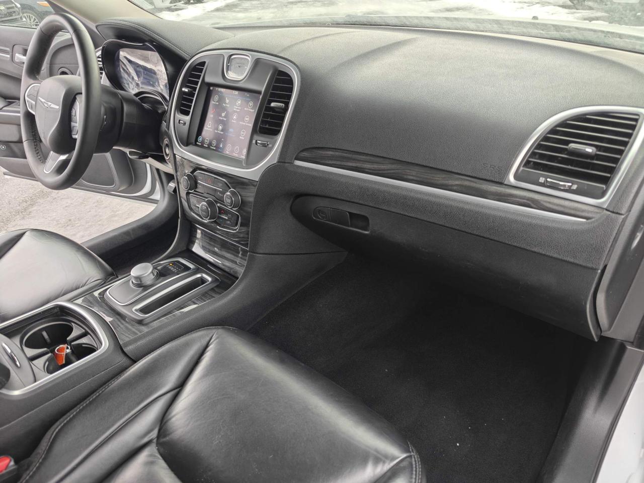 2022 Chrysler 300 Touring L 4dr Rear-Wheel Drive Sedan Photo