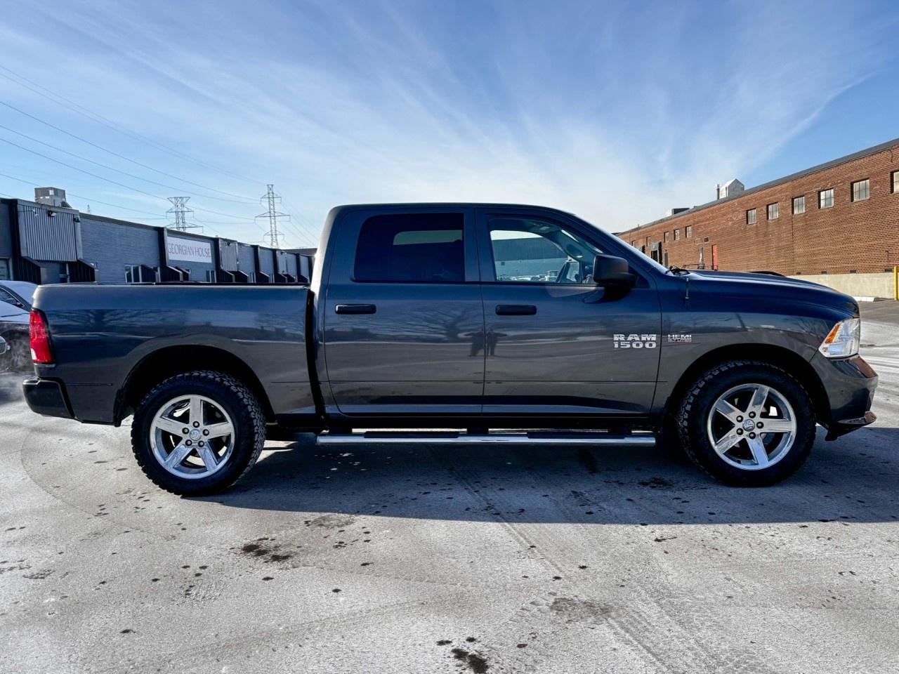 2017 RAM 1500 4WD Crew Cab 5.7 Ft Box Express Photo