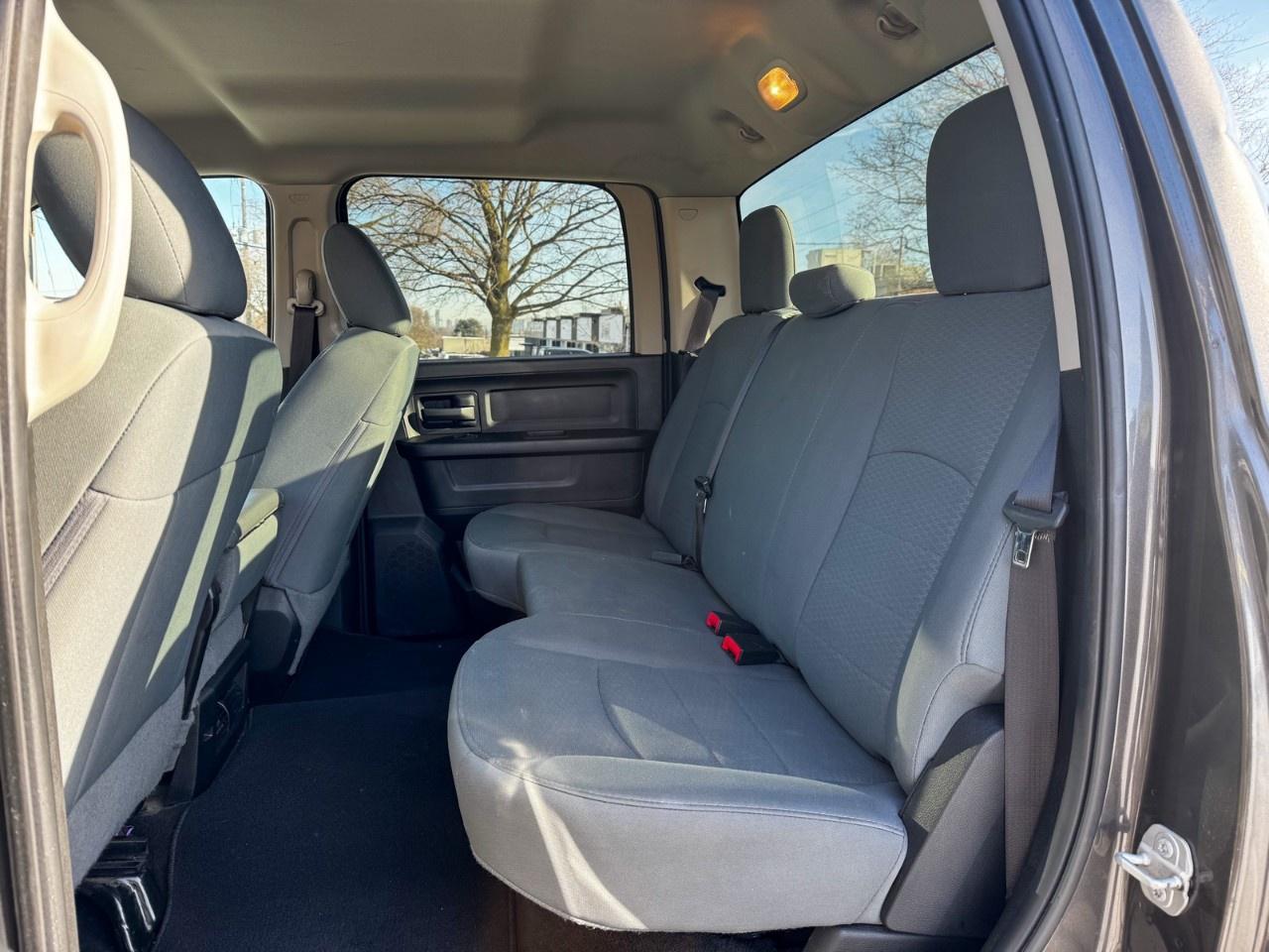 2017 RAM 1500 4WD Crew Cab 5.7 Ft Box Express Photo