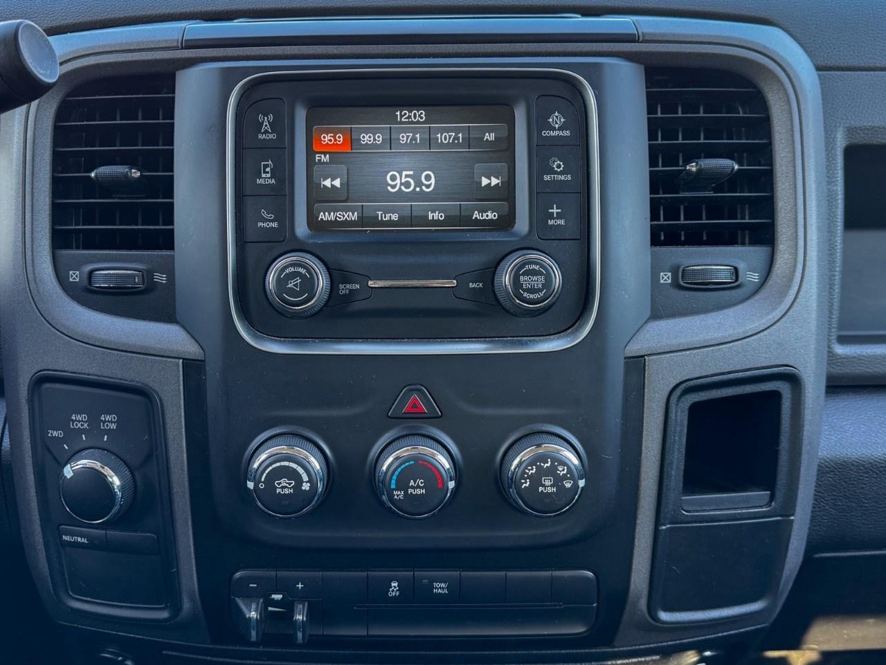 2017 RAM 1500 4WD Crew Cab 5.7 Ft Box Express Photo