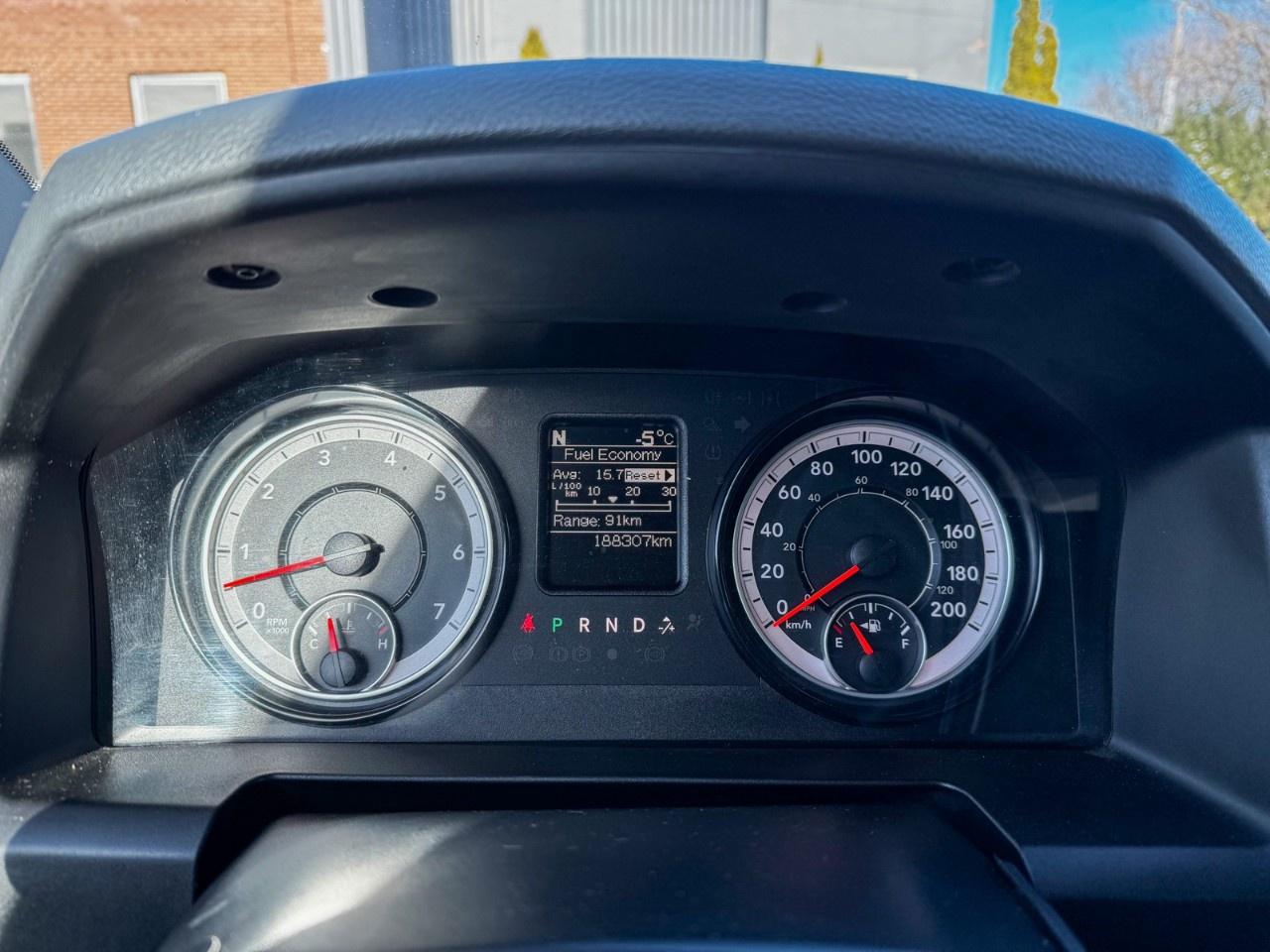 2017 RAM 1500 4WD Crew Cab 5.7 Ft Box Express Photo