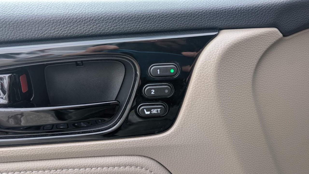 2019 Honda Odyssey Touring (A10) Passenger Van Photo